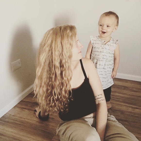 Meet your Posher, Kimme Seufert ✨ - Picture 2 of 5